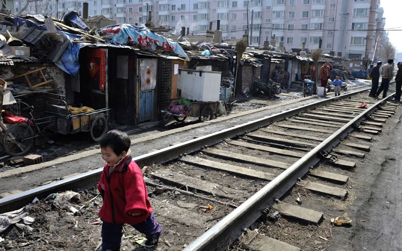 必须正视的问题：股市不振、房地产骨牌倒下、债务暴增、农民工逃离城市……